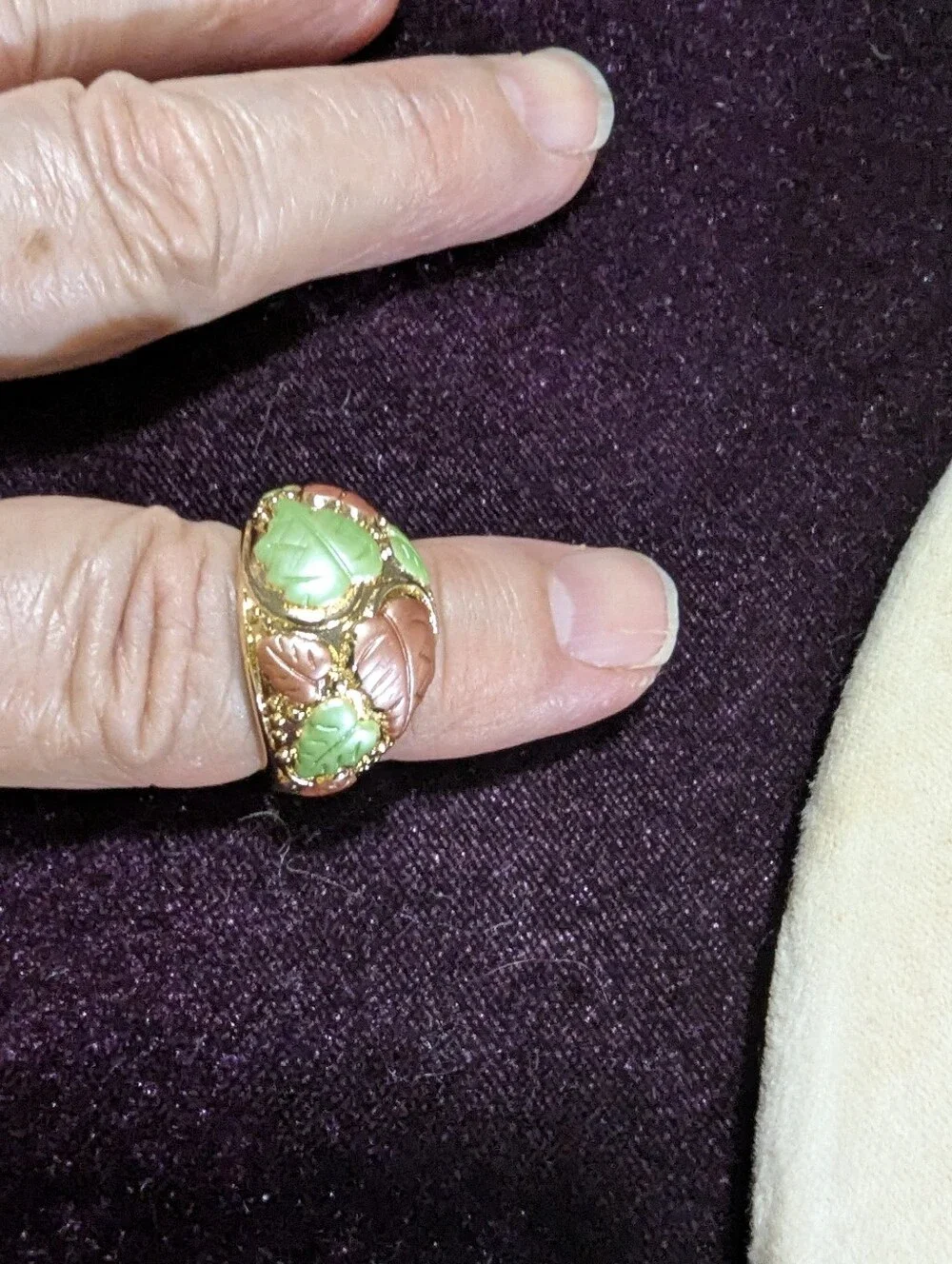 Vintage 70s Gold-tone Metal Bronze & Green Grape Leaves Dome Fashion Ring Size 8